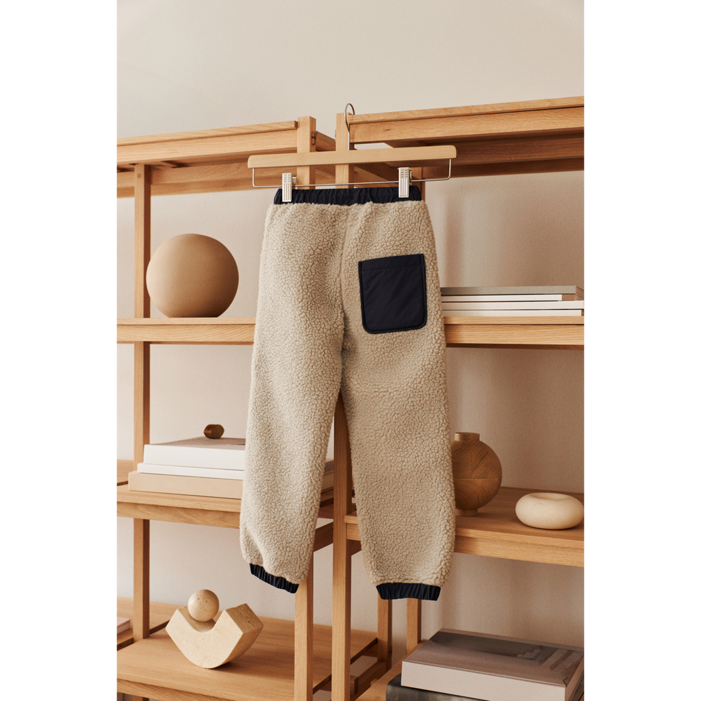 Pantalon de jogging Cool Mist en molleton de polyester recyclé avec taille élastiquée et surpiqûres contrastantes pour les journées fraîches en extérieur