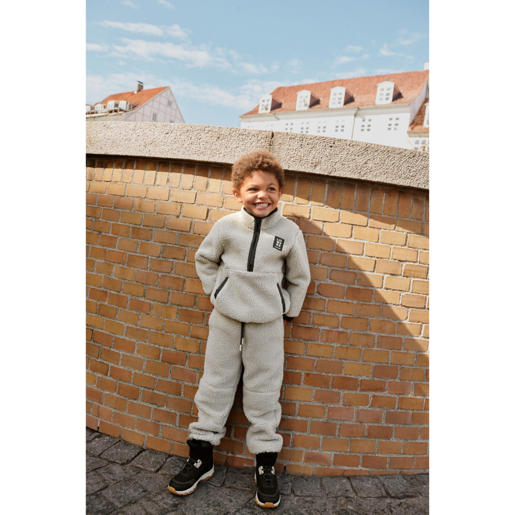 Pantalon de jogging Cool Mist en molleton de polyester recyclé avec taille élastiquée et surpiqûres contrastantes pour les journées fraîches en extérieur