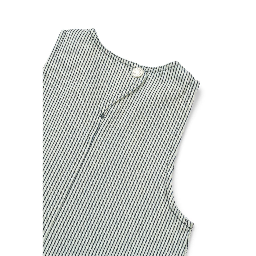 Robe trapèze en jean de coton rayé crème et bleu marine classique avec volants et fermeture croisée dans le dos, idéale pour l'école et le week-end
