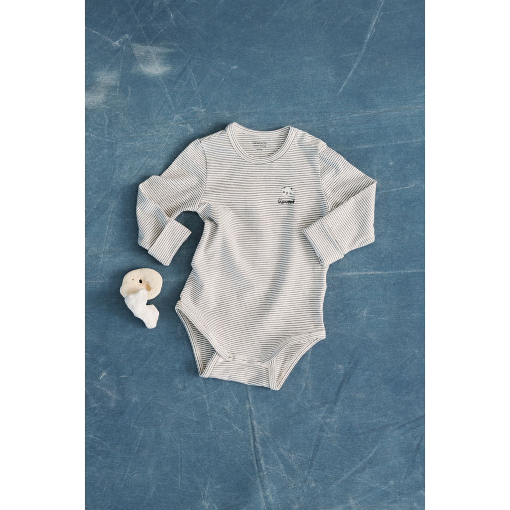 Grenouillère à manches longues en coton biologique à rayures marines et imprimé mini panda avec double fermeture à boutons-pression pour bébés à croissance rapide