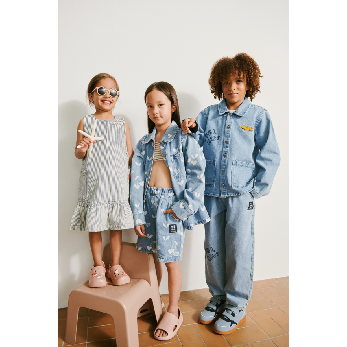 Short en jean en coton bleu clair décontracté imprimé cœurs avec taille ajustable pour les aventures des enfants par temps chaud