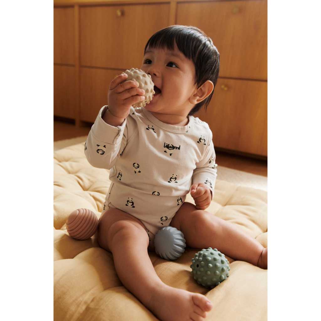 Grenouillère à manches longues en coton biologique à rayures marines et imprimé mini panda avec double fermeture à boutons-pression pour bébés à croissance rapide