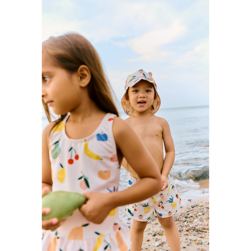 Shorts de bain amusants Sandy à imprimé fruits tropicaux en polyester recyclé avec protection UV40+ et filet intérieur pour les aventures à la plage et à la piscine