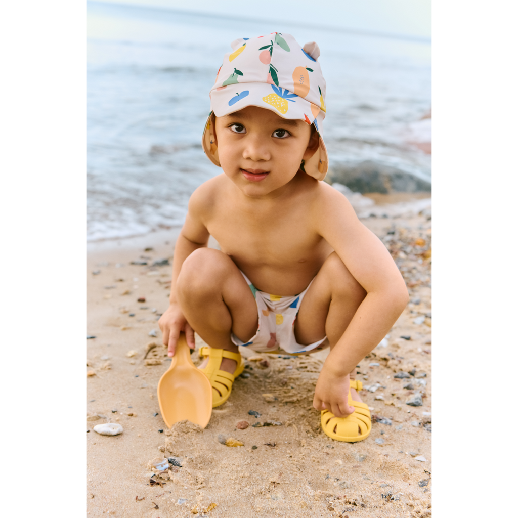 Shorts de bain amusants Sandy à imprimé fruits tropicaux en polyester recyclé avec protection UV40+ et filet intérieur pour les aventures à la plage et à la piscine