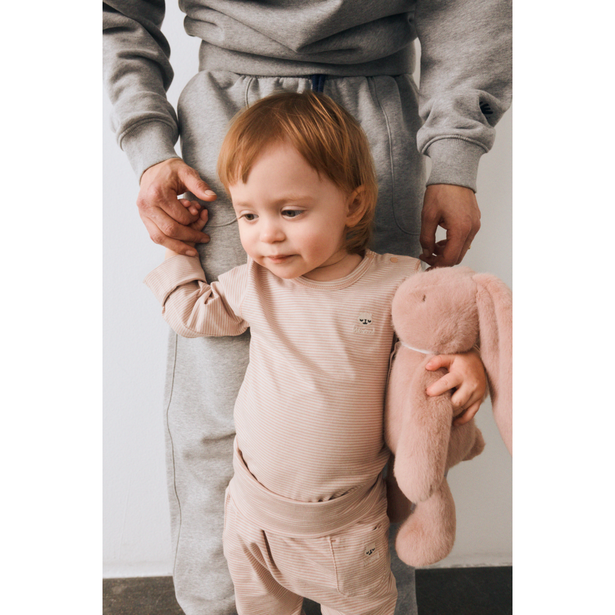 Legging bébé en coton bio à rayures couleur Sable Pâle Toscane, avec revers pliables et taille haute côtelée pour nouveau-nés et tout-petits